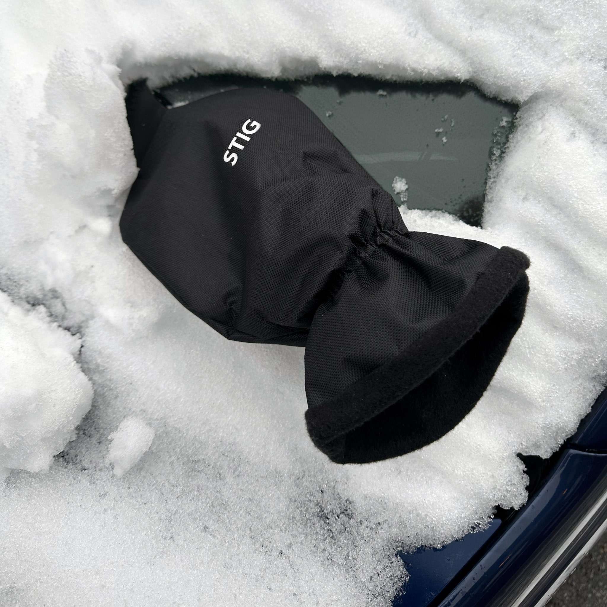 Isskrape i hanske med navn