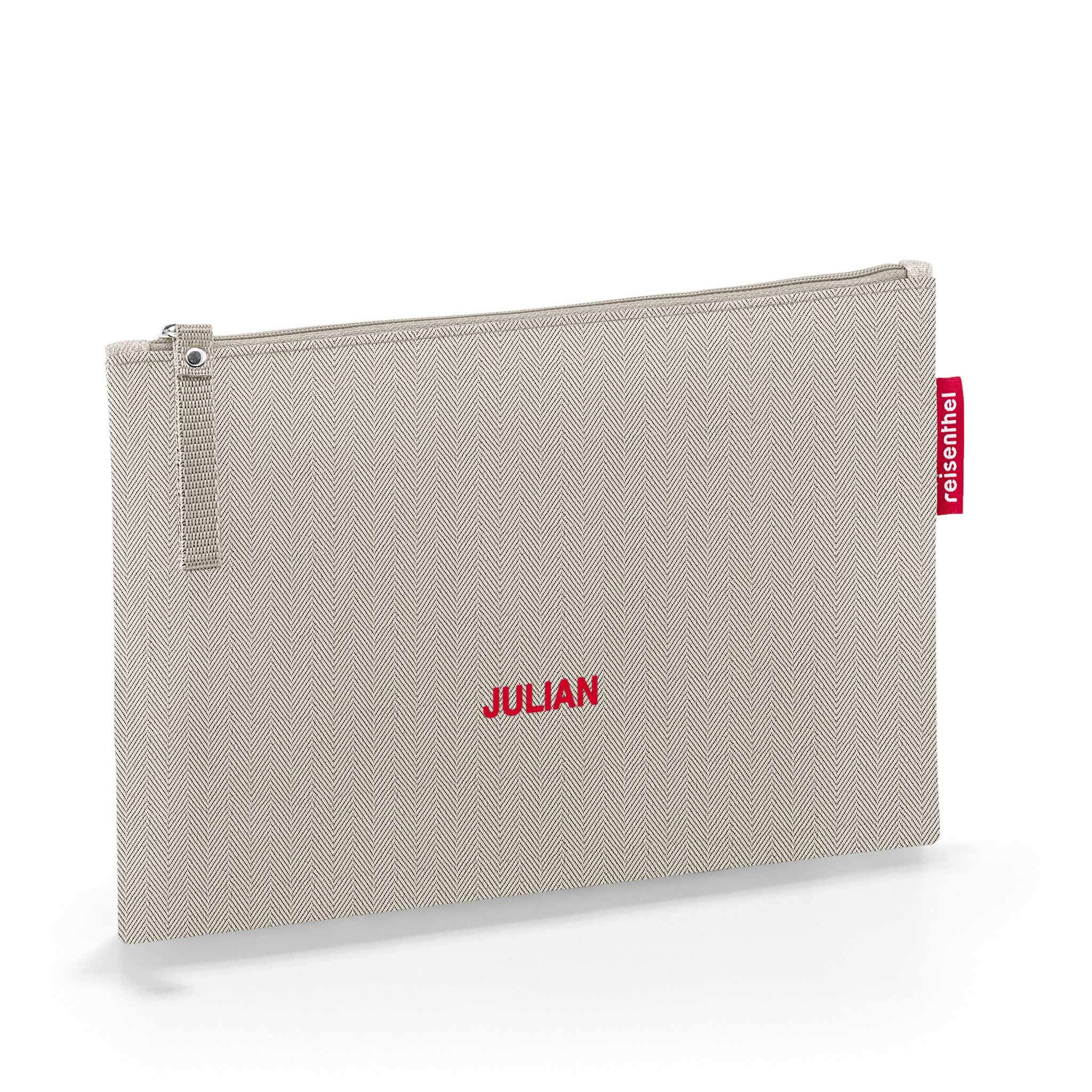 Capri Case Herringbone sand, med brodert navn