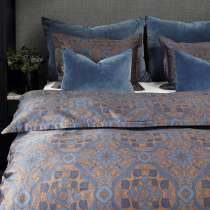 <!--<B style="color:#FFFFFF; background-color:#000000;">LIMITED EDITION 2020!</B> -->Mønsteret er elegant og klassisk og i kombinasjon med den lekreste satengen i TC 400, er dette en drøm å sove i. Med et vakkert brodert navn får du et flott og eksklusivt sengesett. Her tror vi mange får en ny favoritt.