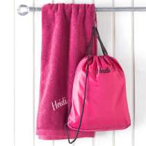 En enda finere gympakke med vår nye premium gympose og Pure exclusive badehåndkle! 

Gi bort den luksuriøse sportspakken med gymposen i Premium design og håndkleet i vidunderlig herlig frotté. Med samme navn på begge er du sikker på at barna får med seg begge hjem.