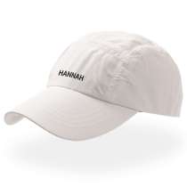 5-panels caps med flat brem med navn brodert på fronten<!-- og/eller på siden. Velg mellom en stor brodering eller en mindre brodering nede til venstre på fronten. Eller hvorfor ikke et kallenavn foran og navnet diskrét på siden?
<section class="brodering-valg-wrapper"><p>Velg brodering her:</p><div class="inner-wrapper">
<div class="active"><a href="/rainy-caps"><img src="https://www.nameon.no/media/wysiwyg/caps/caps-tegning-liten-no.png"><p>Liten ton-i-ton brodering</p></a></div>
<div class="not-active"><a href="/rainy-caps-12991"><img src="https://www.nameon.no/media/wysiwyg/caps/caps-tegning-stor-no.png"><p>Stor ton-i-ton brodering</p></a></div>
<div class="not-active"><a href="/rainy-caps-med-hvit-brodering"><img src="https://www.nameon.no/media/wysiwyg/caps/caps-tegning-liten-no.png"><p>Liten hvit brodering</p></a></div>
<div class="not-active"><a href="/rainy-caps-med-stor-hvit-brodering"><img src="https://www.nameon.no/media/wysiwyg/caps/caps-tegning-stor-no.png"><p>Stor hvit brodering</p></a></div>
</div>
</section>
<p>Vi broderer capsene i ton-i-ton (dvs. samme farge på tråd som på capsen) eller hvit tråd. Velg initial eller navn, på fronten eller på siden. Se forhåndsvisningen under broderingsfeltet.</p>-->