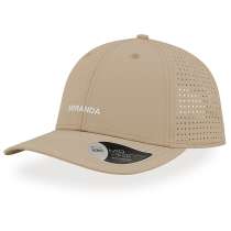 6-panels caps med luftige laser hull med brodert navn. Eller hvorfor ikke et kallenavn?<!-- Velg mellom et stort navn eller et mindre navn. 
<section class="brodering-valg-wrapper"><p>Velg brodering her:</p><div class="inner-wrapper">
<div class="active"><a href="/breezy-caps"><img src="https://www.nameon.no/media/wysiwyg/caps/caps-tegning-liten-no.png"><p>Liten ton-i-ton brodering</p></a></div>
<div class="not-active"><a href="/breezy-caps-12972"><img src="https://www.nameon.no/media/wysiwyg/caps/caps-tegning-stor-no.png"><p>Stor ton-i-ton brodering</p></a></div>
<div class="not-active"><a href="/breezy-caps-med-hvit-brodering"><img src="https://www.nameon.no/media/wysiwyg/caps/caps-tegning-liten-no.png"><p>Liten hvit brodering</p></a></div>
<div class="not-active"><a href="/breezy-caps-med-stor-hvit-brodering"><img src="https://www.nameon.no/media/wysiwyg/caps/caps-tegning-stor-no.png"><p>Stor hvit brodering</p></a></div>
</div>
</section>
<p>Vi broderer capsene i ton-i-ton (dvs. samme farge på tråd som på capsen) eller hvit tråd. Velg initial eller navn, på fronten eller på siden. Se forhåndsvisningen under broderingsfeltet.</p>-->