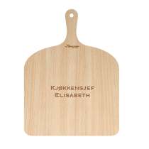 Pizzaspade med din egen tekst lasergravert på. Til deg selv, eller en flott og unik gave til en som setter pris på litt ekstra i hverdagen.

Velg motiv her:
<div class="motif-wrapper"><!--<div><a href="/pizzaspade-41x30-cm-med-navn"><img src="https://www.nameon.no/media/wysiwyg/gravering/pizza/thumbnails/pizzaspade41x30cm/pizzaspade41x30cm-med-navn.png"></a></div>--><div><a href="/pizzaspade-41x30-cm-med-pizzamotiv"><img src="https://www.nameon.no/media/wysiwyg/gravering/pizza/thumbnails/pizzaspade41x30cm/pizzaspade41x30cm-med-pizzamotiv.png"></a></div><div><a href="/pizzaspade-41x30-cm-med-pizzamotiv-2"><img src="https://www.nameon.no/media/wysiwyg/gravering/pizza/thumbnails/pizzaspade41x30cm/pizzaspade41x30cm-med-pizzamotiv-2.png"></a></div><div><a href="/pizzaspade-41x30-cm-med-pizzatekst"><img src="https://www.nameon.no/media/wysiwyg/gravering/pizza/thumbnails/pizzaspade41x30cm/pizzaspade41x30cm-med-pizzatekst.png"></a></div><div><a href="/pizzaspade-41x30-cm-med-pizzatekst-og-motiv"><img src="https://www.nameon.no/media/wysiwyg/gravering/pizza/thumbnails/pizzaspade41x30cm/pizzaspade41x30cm-med-pizzatekst-og-motiv.png"></a></div><div><a href="/pizzaspade-41x30-cm-med-pappamotiv"><img src="https://www.nameon.no/media/wysiwyg/gravering/pizza/thumbnails/pizzaspade41x30cm/pizzaspade41x30cm-med-pappamotiv.png"></a></div><div><a href="/pizzaspade-41x30-cm-med-bladmotiv"><img src="https://www.nameon.no/media/wysiwyg/gravering/pizza/thumbnails/pizzaspade41x30cm/pizzaspade41x30cm-med-bladmotiv.png"></a></div></div>