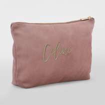 Velvet Accessory Bag Large – En luksuriøs tilbehørsveske laget av myk fløyel, perfekt for å bære smykker, kosmetikk eller andre småting. Den er tilgjengelig for personlig brodering med navn eller initialer, noe som gjør den til en elegant og personlig gave.