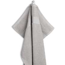 Vårt Premium strandhåndkle med brodert navn er mykt, lekkert og laget for å vare. Deilig å ta med seg på stranden, eller om du ønsker et ekstra stort håndkle hjemme.