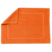 Flott å se på, herlig å trå på. 50 x 70 cm, 100 % bomull.