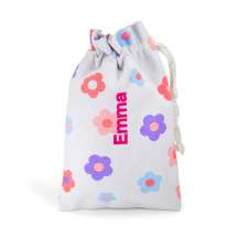 Sminkeposen med muntre blomster er både praktisk og personlig, brodert med navn for en unik gave som er perfekt for sminke, småting eller som reisevenn!