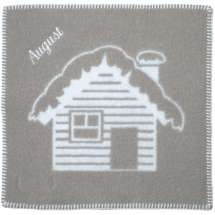 Nyt komfort og varme med Tinde-sitteunderlagene, laget av 100% tovet ull av høy kvalitet. 

Med fokus på både funksjonalitet og estetikk, tilbyr de den ideelle kombinasjonen av komfort og stil. 

De naturlige ullfibrene gir en myk og behagelig overflate å sitte på, samtidig som de er varmeisolerende, perfekte for enhver anledning.