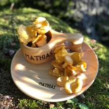 En praktisk turkopp og tallerken til bruk i skog og mark