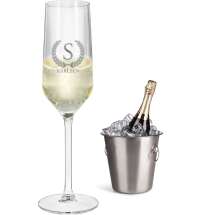 Flott Champagneglass med gravet initial / navn, perfekt til både bryllup og fest. 